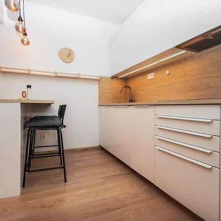 City Center Apartment - Modern & Elegant Bratislava Exterior foto