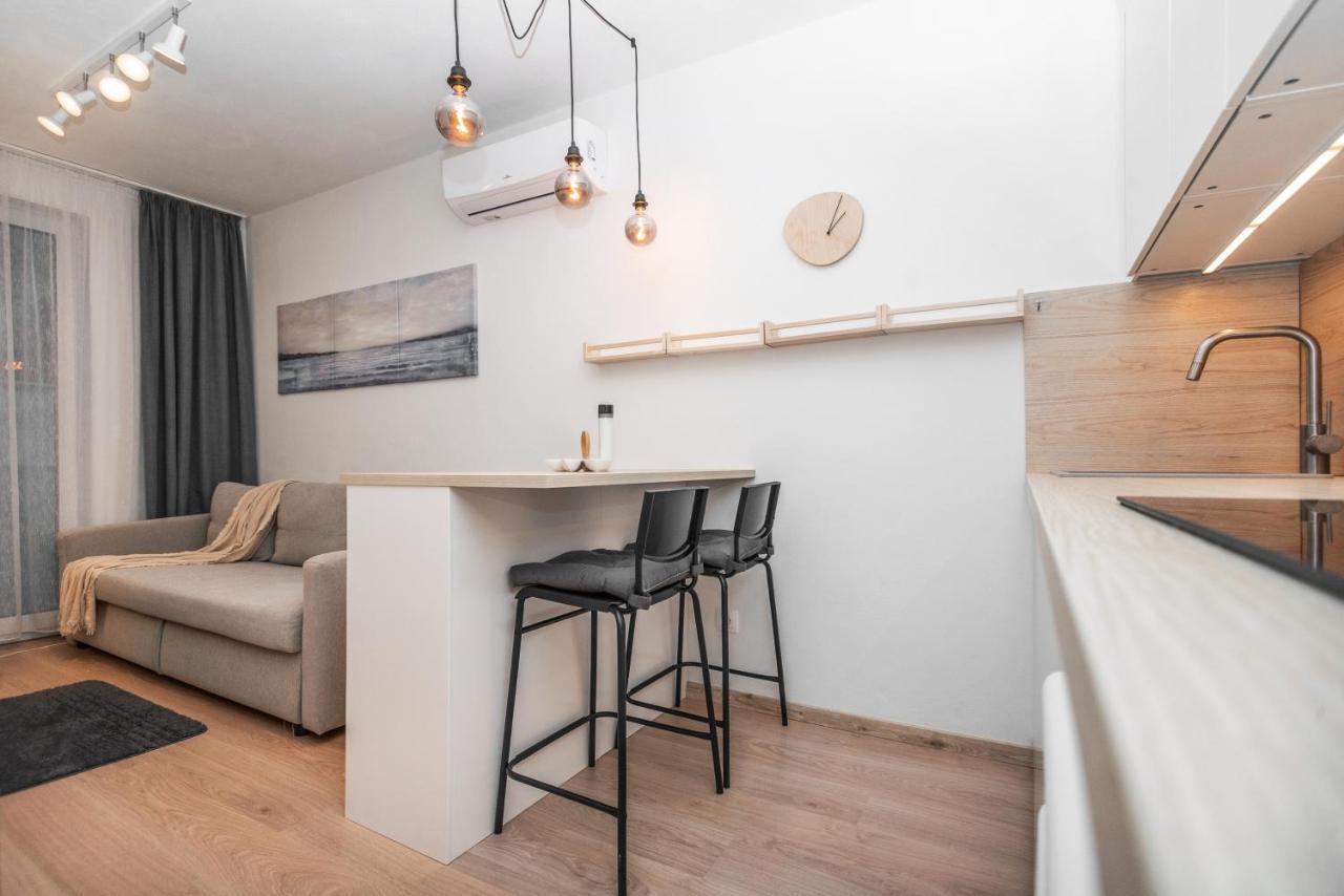 City Center Apartment - Modern & Elegant Bratislava Exterior foto