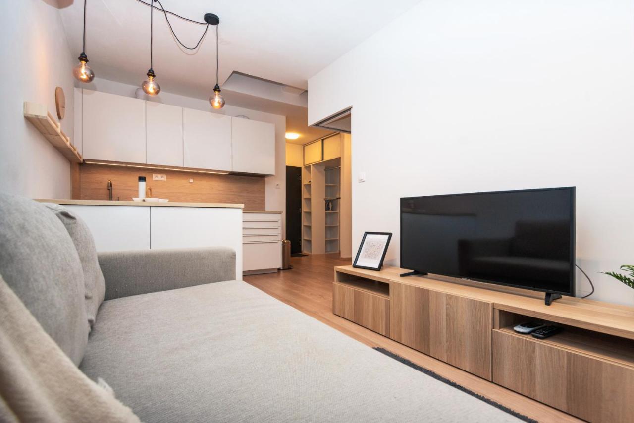 City Center Apartment - Modern & Elegant Bratislava Exterior foto