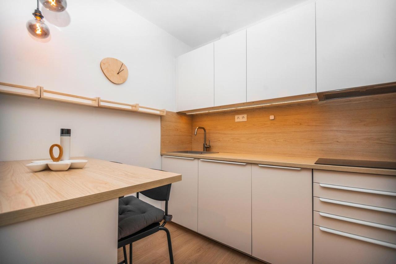 City Center Apartment - Modern & Elegant Bratislava Exterior foto