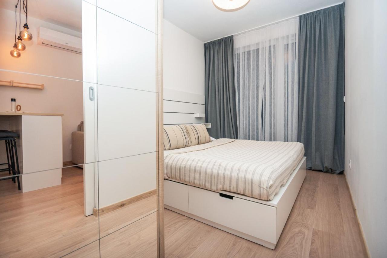City Center Apartment - Modern & Elegant Bratislava Exterior foto