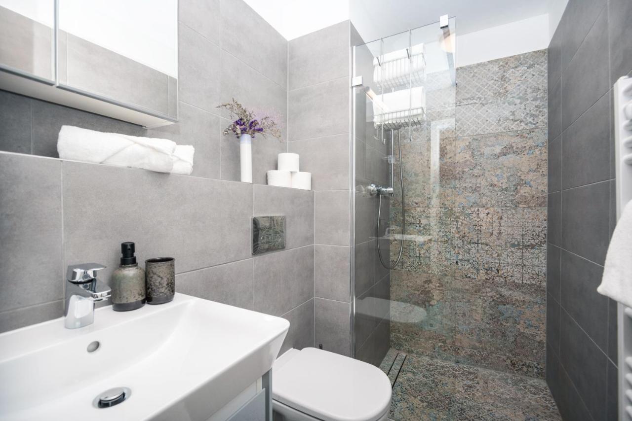 City Center Apartment - Modern & Elegant Bratislava Exterior foto