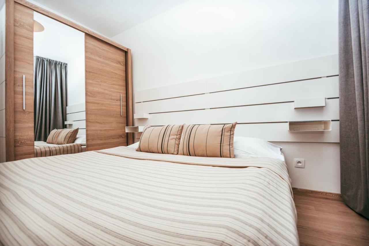City Center Apartment - Modern & Elegant Bratislava Exterior foto