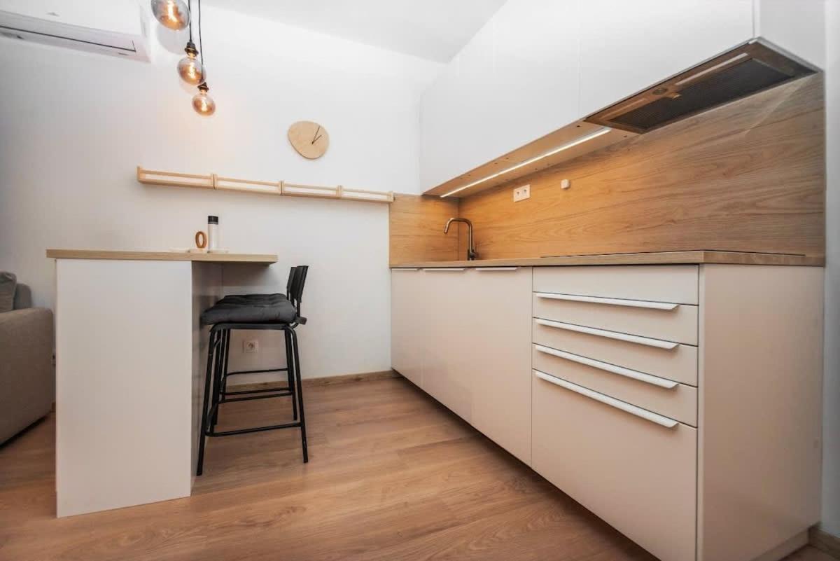 City Center Apartment - Modern & Elegant Bratislava Exterior foto